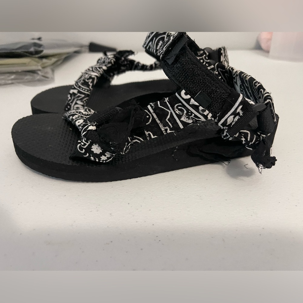 Arizona Love Black and White Patterned Sandals - Picture 6 of 10